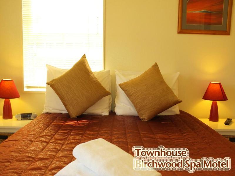 Birchwood Spa Motel image