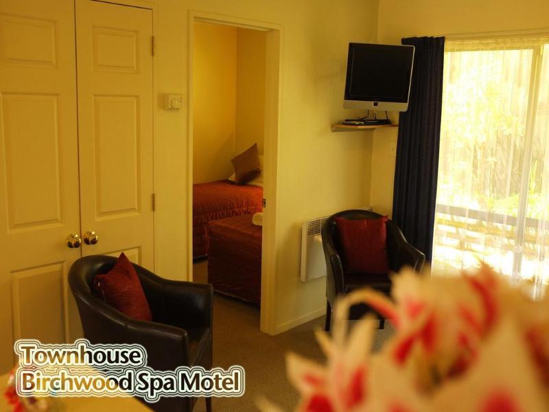 Birchwood Spa Motel image