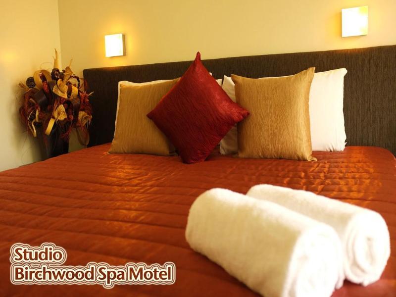 Birchwood Spa Motel image
