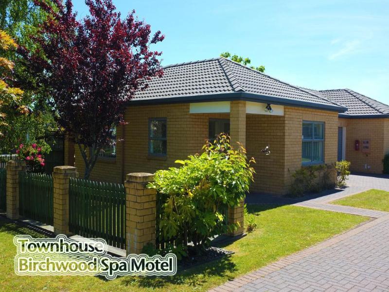 Birchwood Spa Motel image