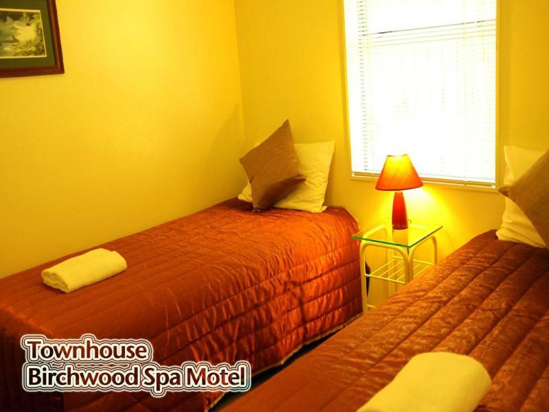 Birchwood Spa Motel image
