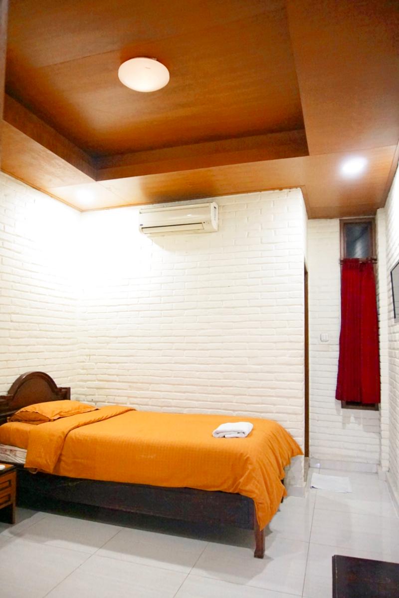 Wisma Ary'S image