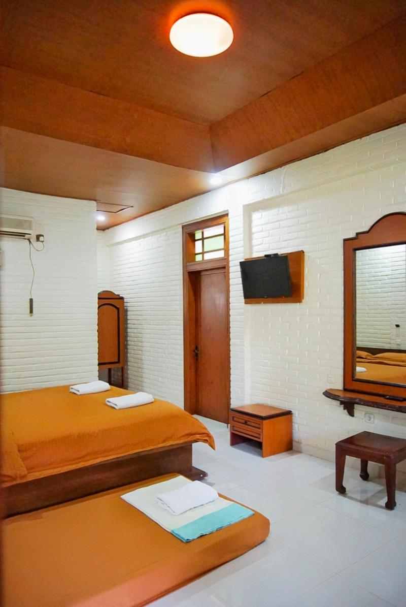 Wisma Ary'S image