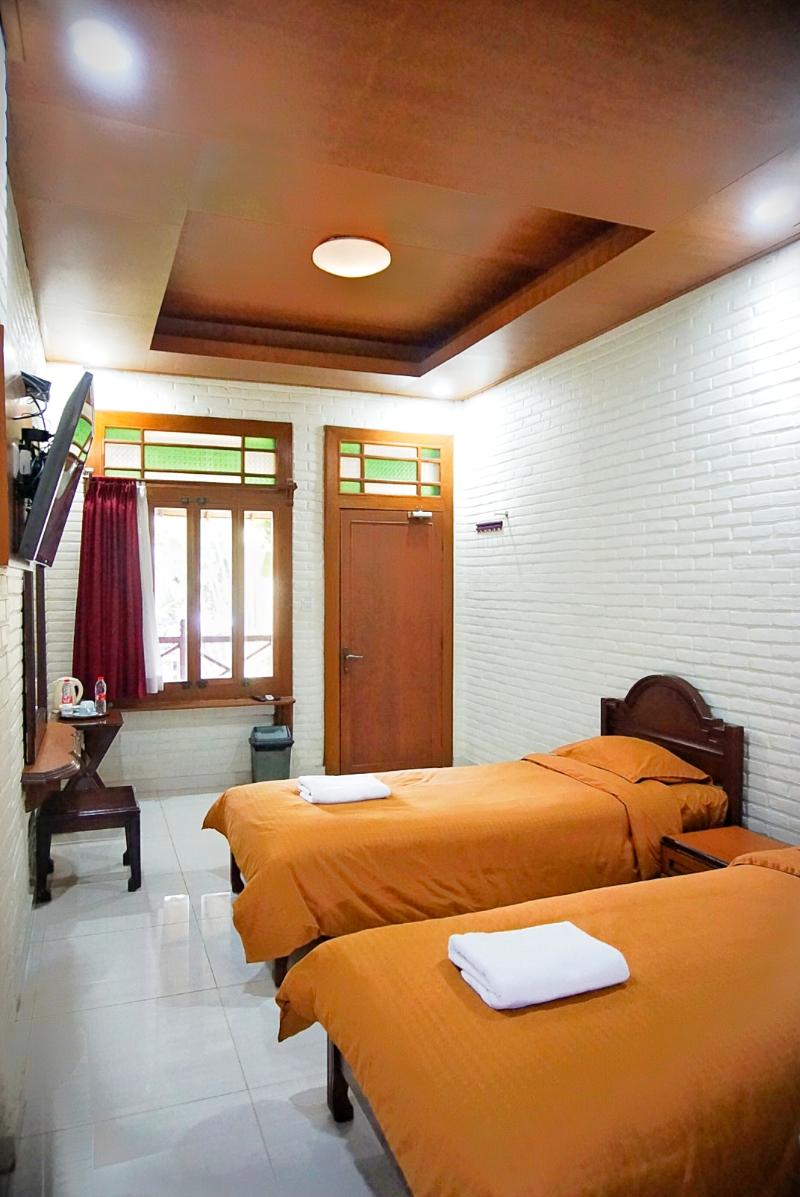 Wisma Ary'S image