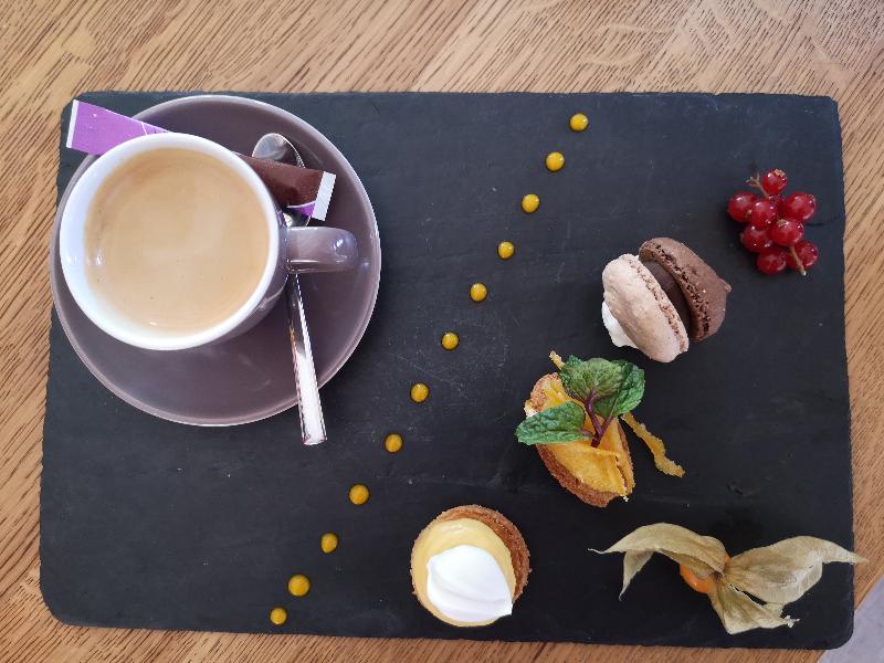 Hotel La Croix Blanche Fontevraud image