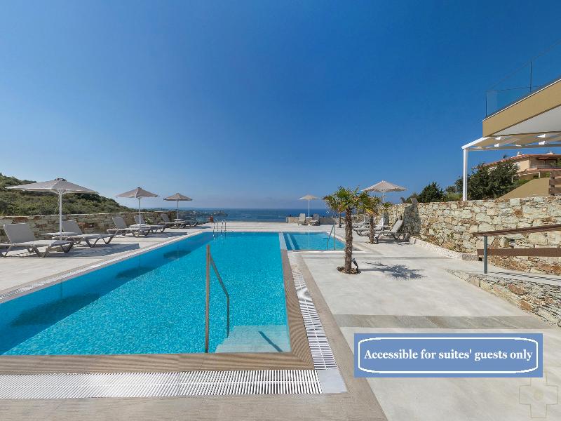 Spiros-Soula Family Hotel & Thematic Suites — exterior view