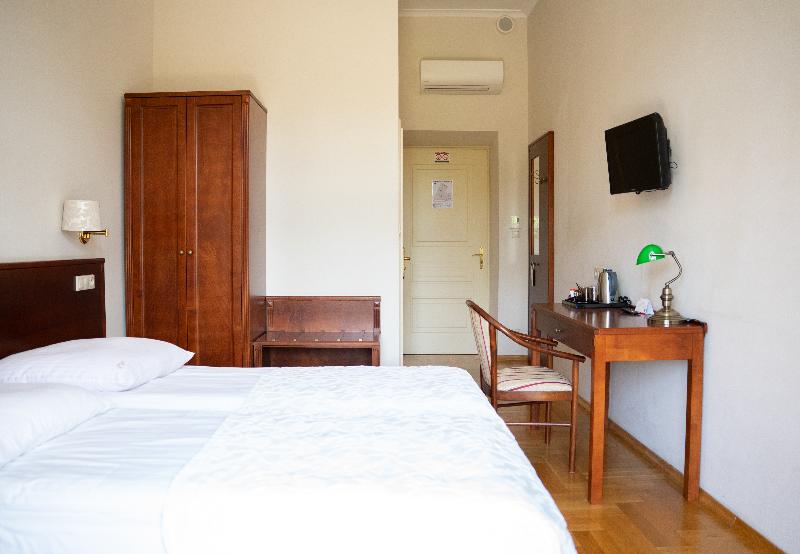 Polonia Hotel image
