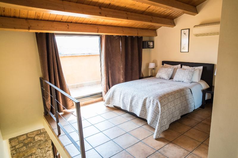 Bed room