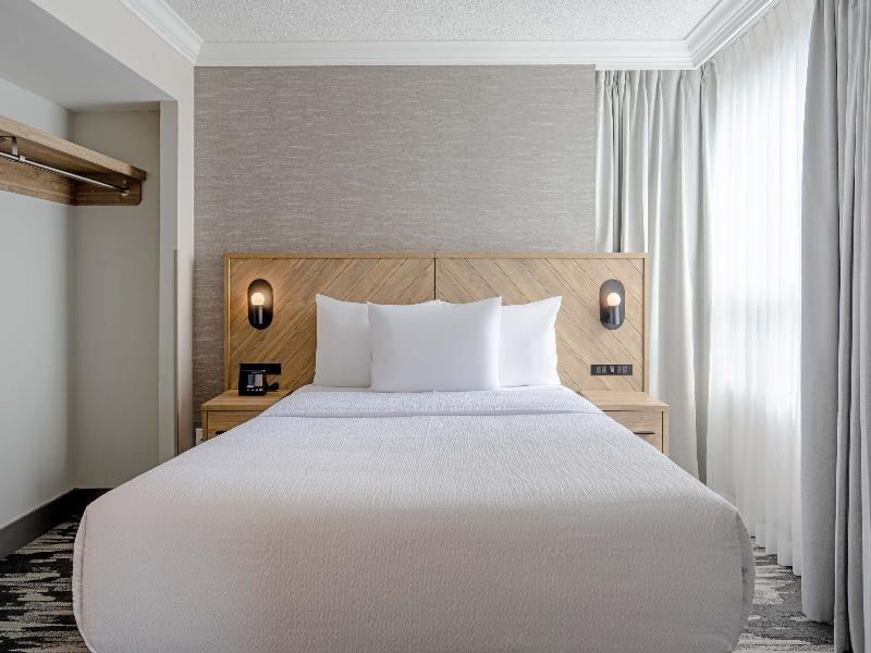 Sandman Signature Mississauga Hotel image