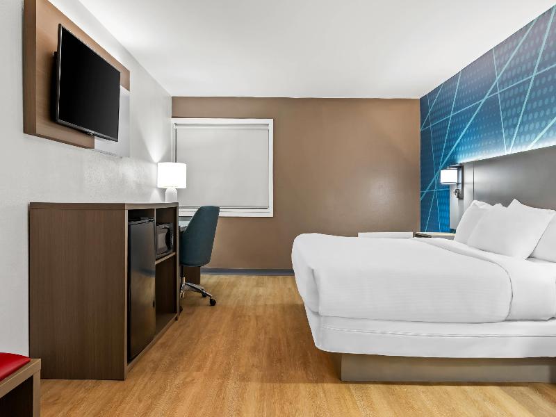 Comfort Inn & Suites image