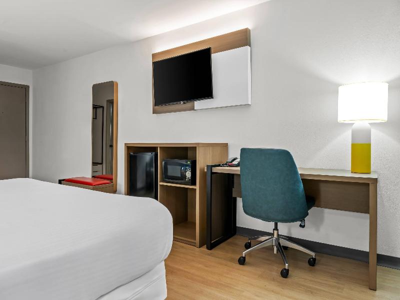 Comfort Inn & Suites image