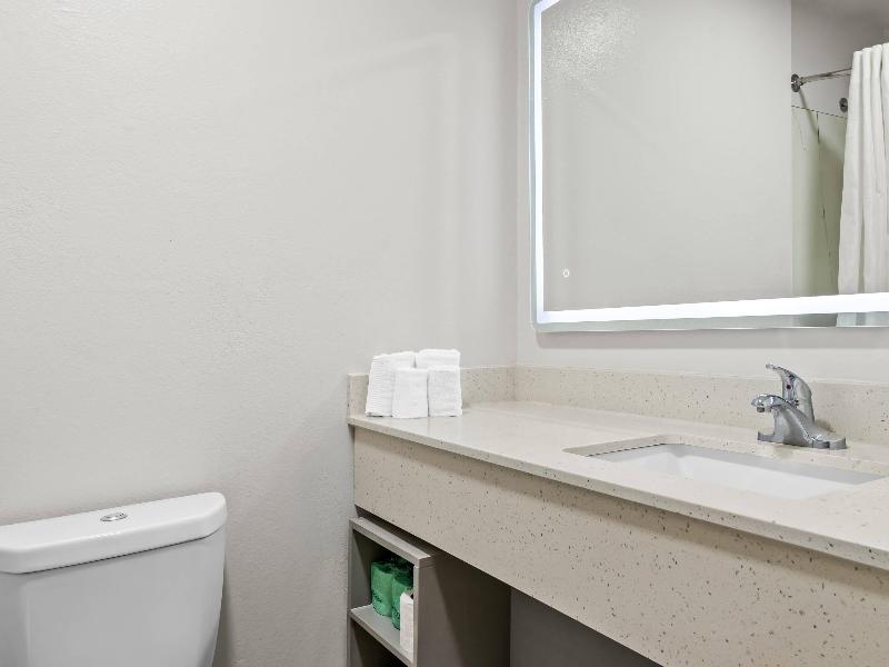 Comfort Inn & Suites image