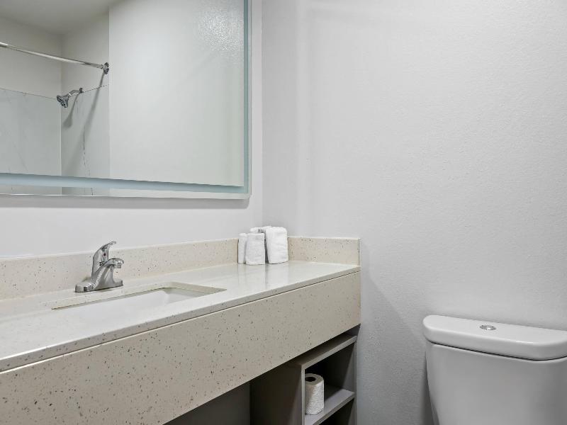 Comfort Inn & Suites image