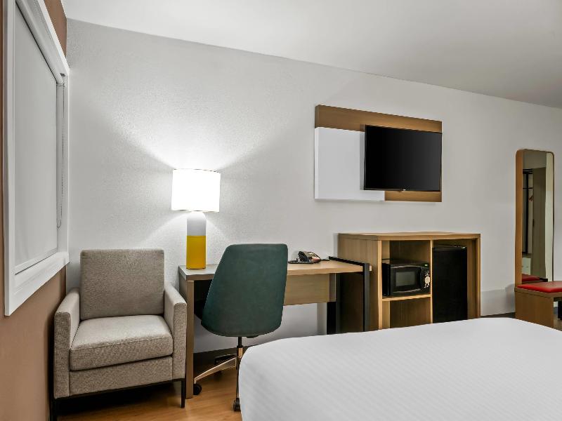 Comfort Inn & Suites image