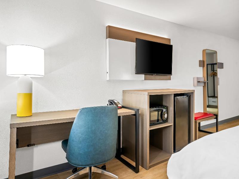 Comfort Inn & Suites image