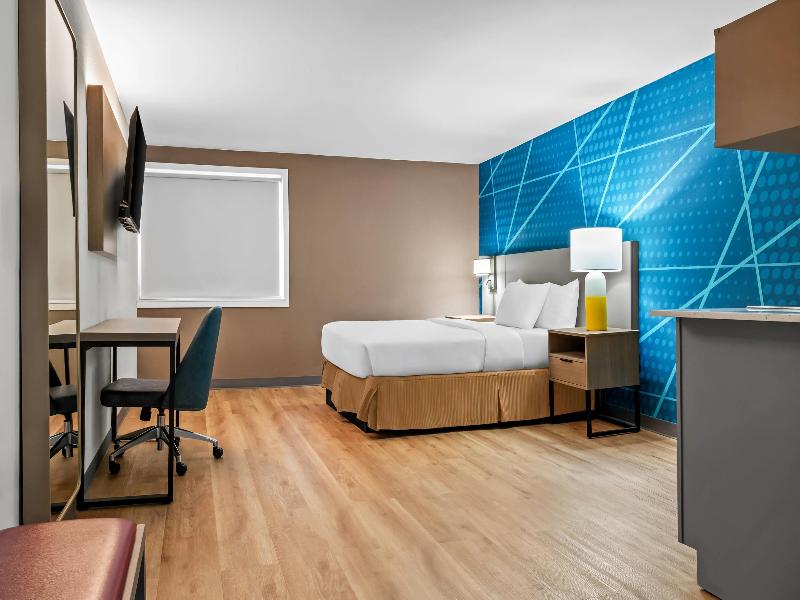 Comfort Inn & Suites image