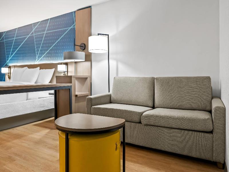 Comfort Inn & Suites image