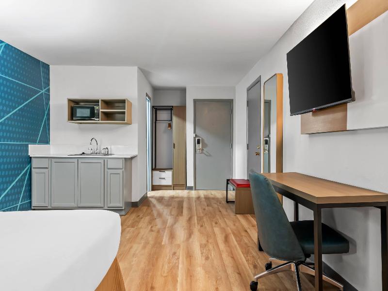 Comfort Inn & Suites image
