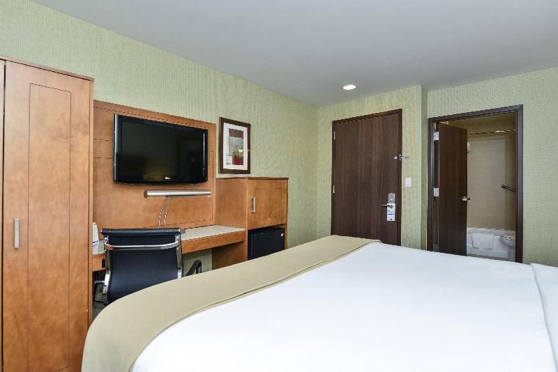 Holiday Inn Express Manhattan Midtown West image