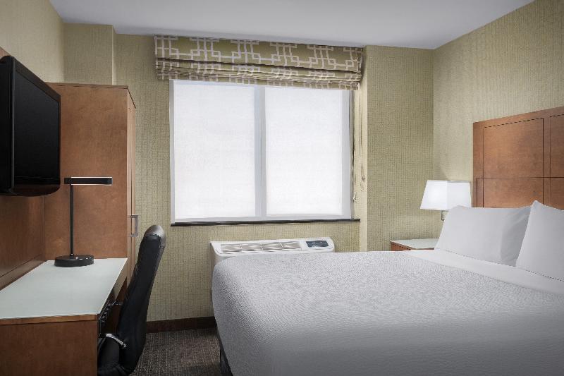 Holiday Inn Express Manhattan Midtown West image