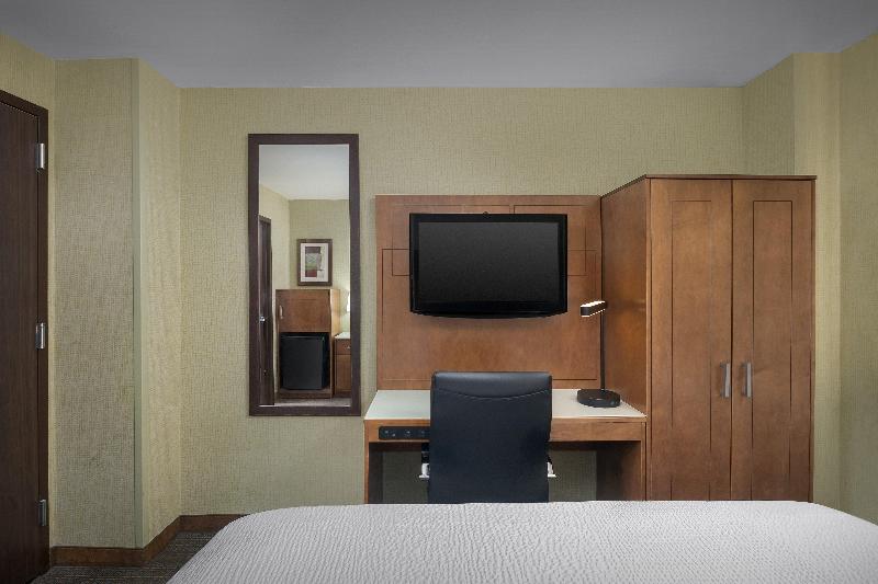 Holiday Inn Express Manhattan Midtown West image