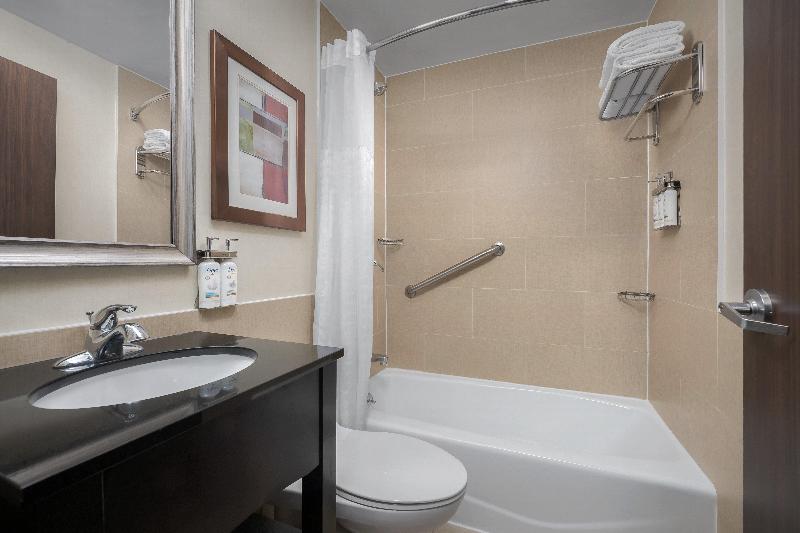 Holiday Inn Express Manhattan Midtown West image