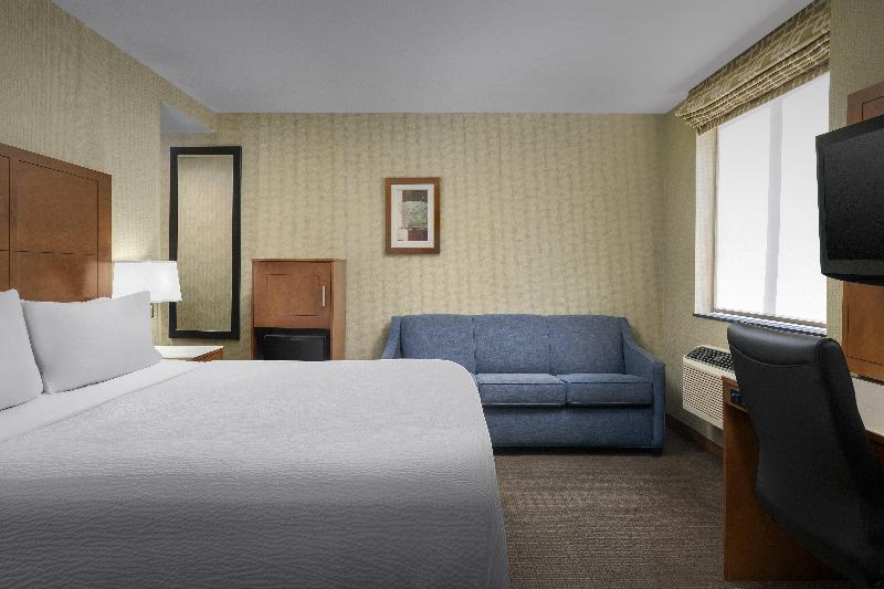 Holiday Inn Express Manhattan Midtown West image
