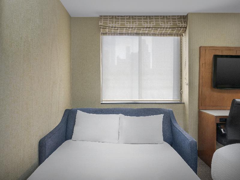 Holiday Inn Express Manhattan Midtown West image