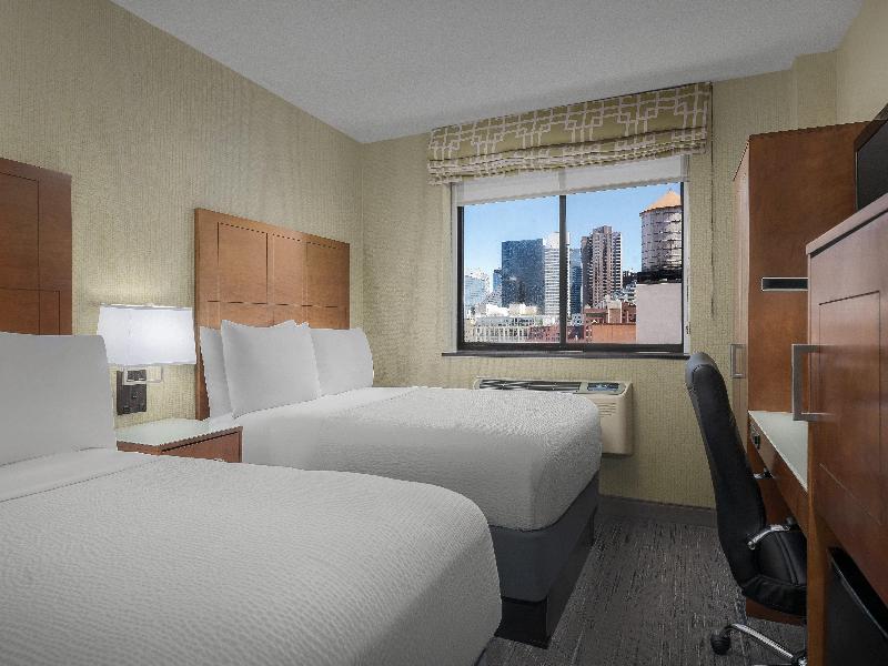 Holiday Inn Express Manhattan Midtown West image