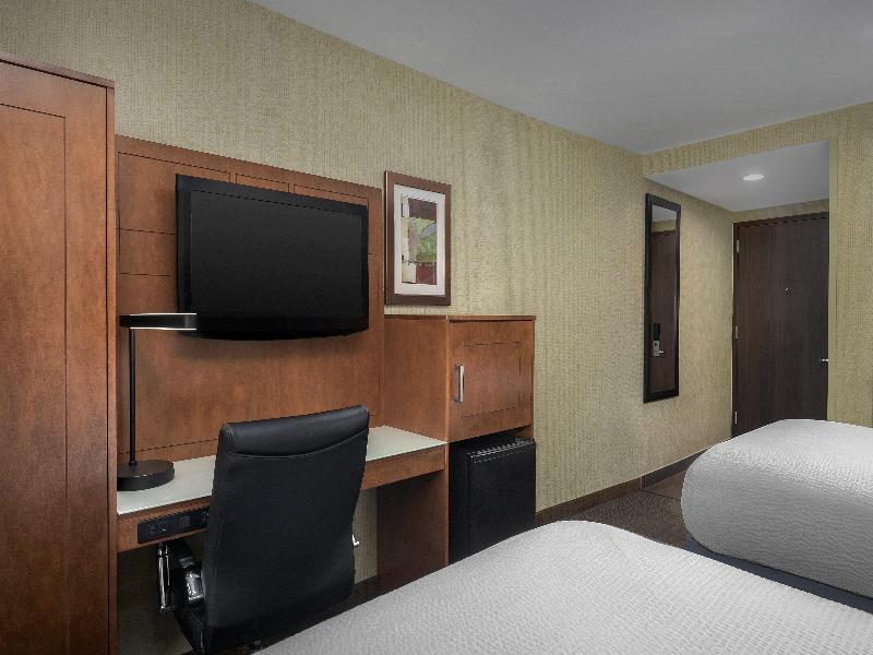 Holiday Inn Express Manhattan Midtown West image