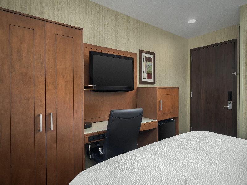 Holiday Inn Express Manhattan Midtown West image