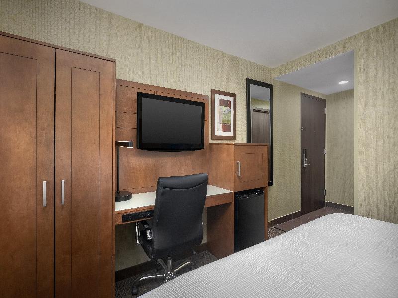 Holiday Inn Express Manhattan Midtown West image