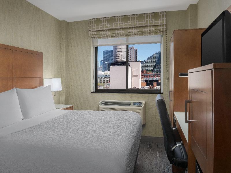 Holiday Inn Express Manhattan Midtown West image