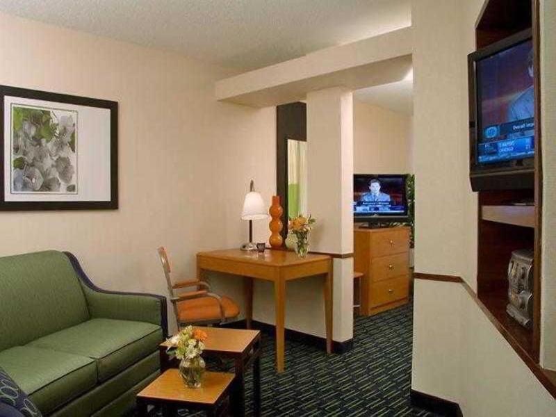 Fairfield Inn & Suites Bloomington image