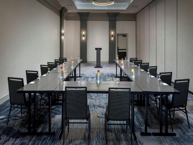 Boston Marriott Peabody image