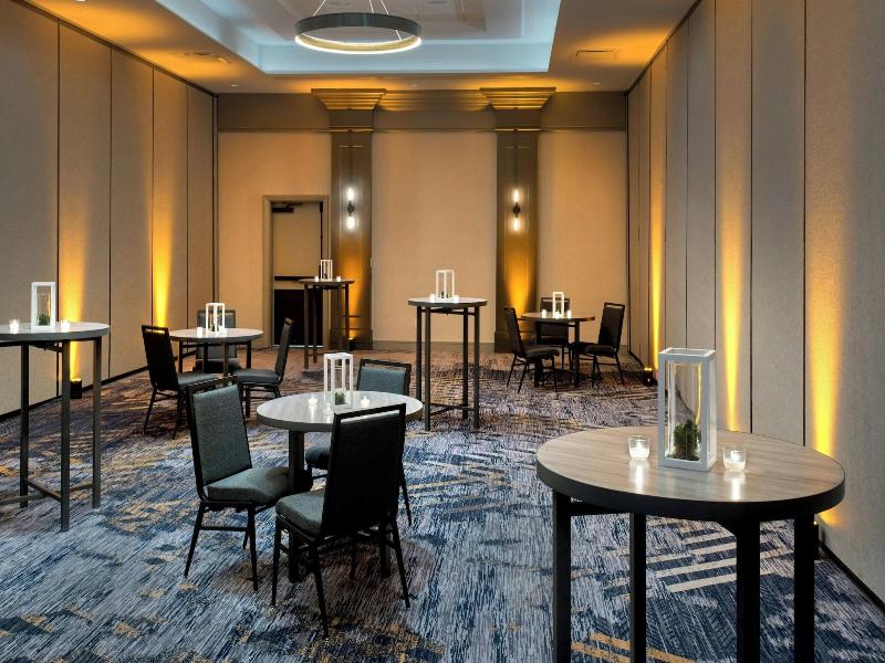 Boston Marriott Peabody image