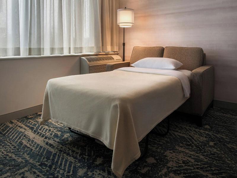 Boston Marriott Peabody image