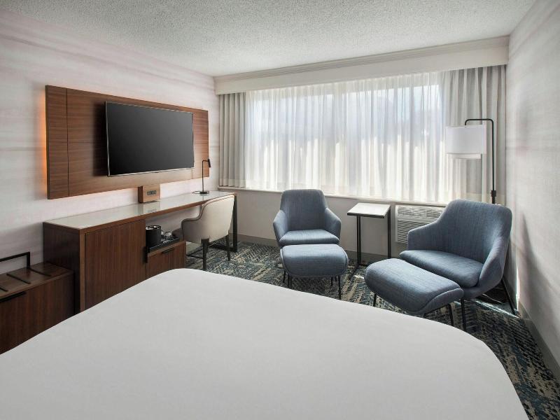 Boston Marriott Peabody image