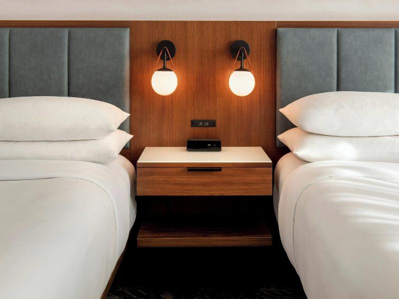 Boston Marriott Peabody image