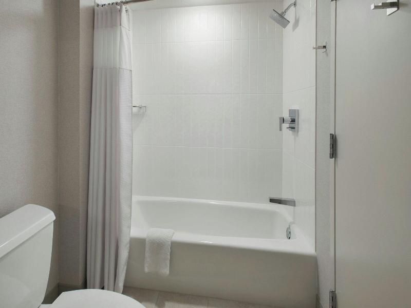 Boston Marriott Peabody image