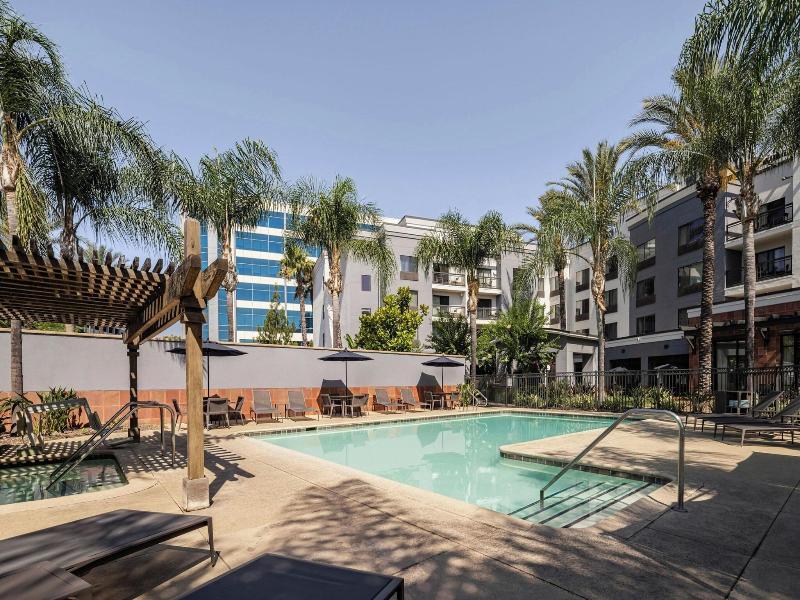 Courtyard Los Angeles Burbank Airport image