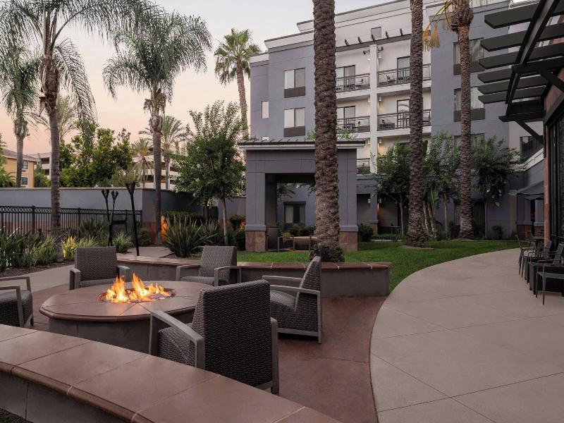 Courtyard Los Angeles Burbank Airport image