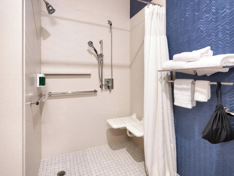 Fairfield Inn & Suites Seattle Bellevue/Redmond image