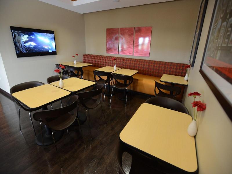 TownePlace Suites Bowling Green image