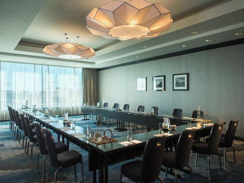 Renaissance Baltimore Harborplace Hotel image