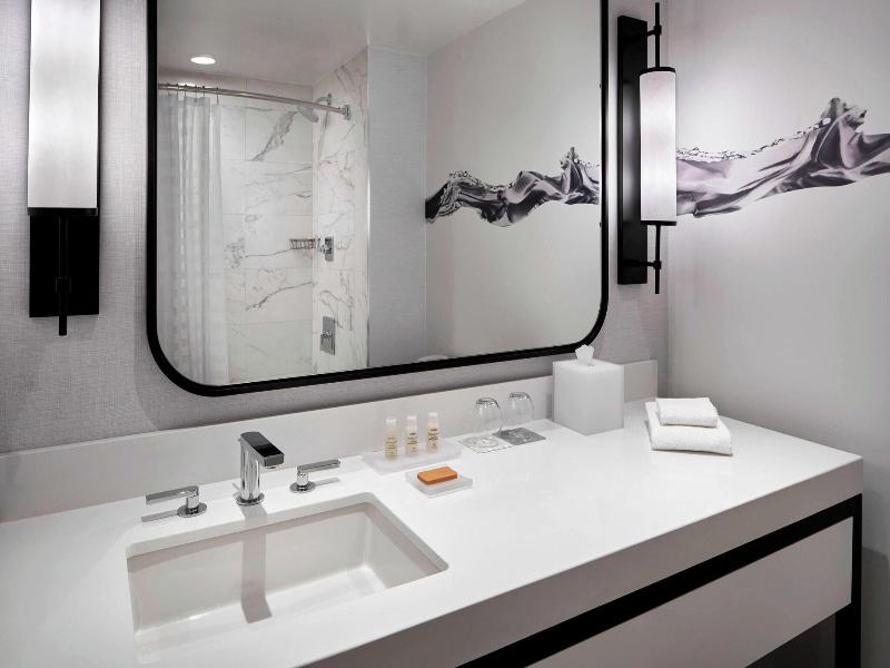 Renaissance Baltimore Harborplace Hotel image