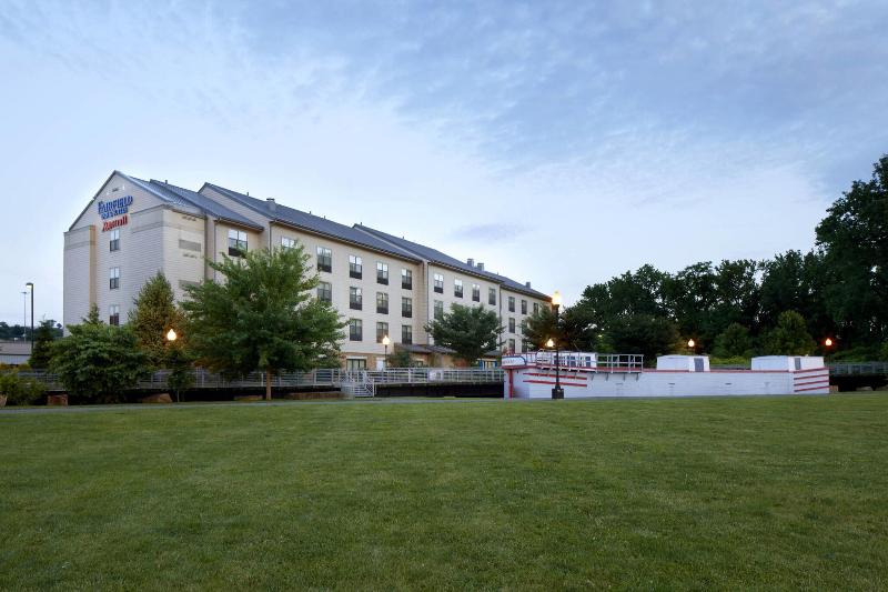 Fairfield Inn & Suites Cumberland image