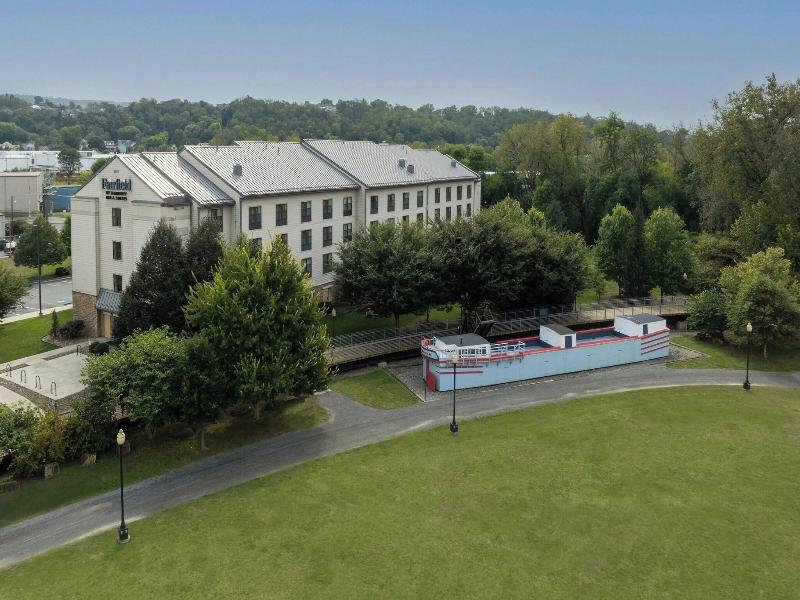Fairfield Inn & Suites Cumberland image