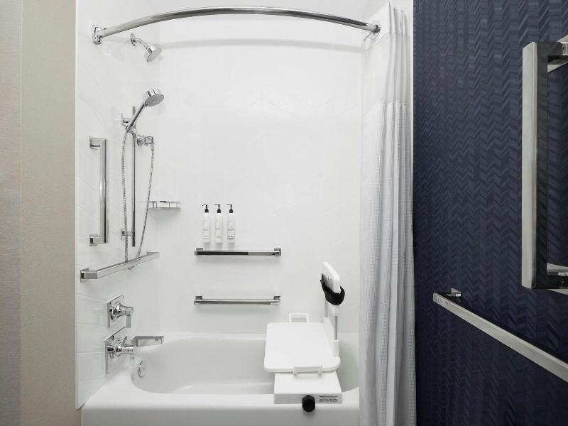 Fairfield Inn & Suites Cumberland image