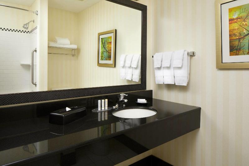 Fairfield Inn & Suites Cumberland image